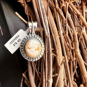 Sterling Silver Oval Cameo Pendant Necklace - Peach & White